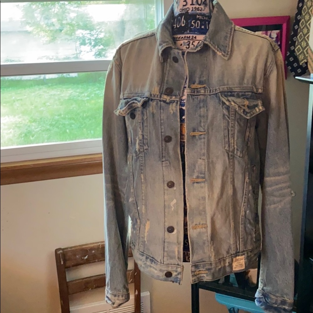 Men’s Abercrombie jean jacket, Medium.